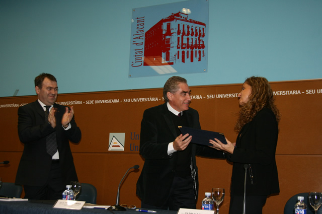 Petre Roman entrega premio en Alicante